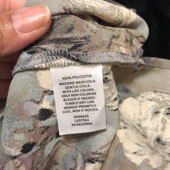 14th & Union Cold Shoulder Top - Picture 8 of 9